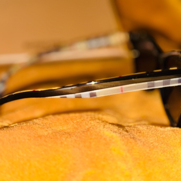 NWT BURBERRY Black Vintage Sunglasses - Picture 6 of 11